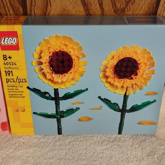 LEGO Red Rose and Yellow Sunflower Sets - Picture 3 of 4